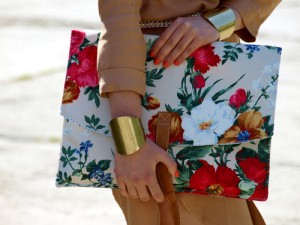 Envelop Printed Clutch